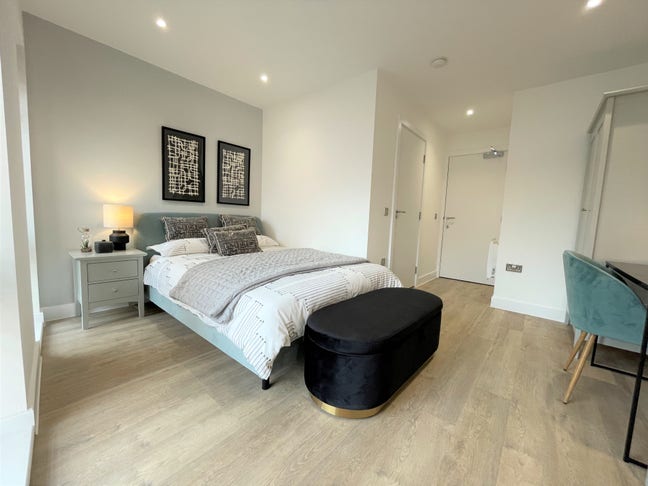 ✨ Stylish En-Suite Room in Prime Peterborough ✨ Main Photo