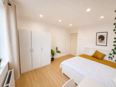4 Affordable Rooms in Classy Highbury Area Main Photo