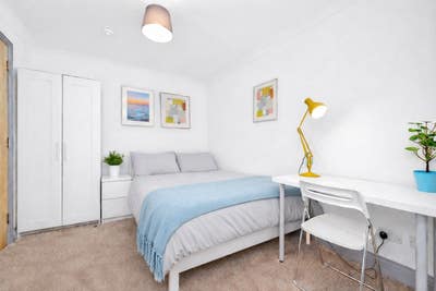 Double room, exclusive use Shower Room & WC Main Photo