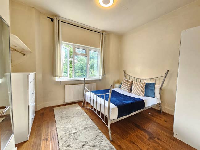 Very Spacious Room 1 Min from Leytonstone Station Main Photo