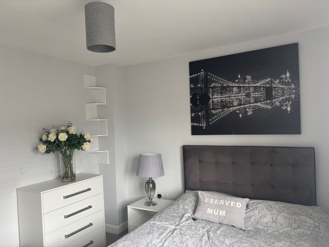 Double room available to rent  &pound;700 Main Photo
