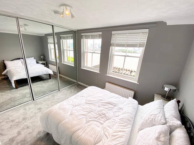 🌊 Riverside Double Room | 10 Min to Island Garden Main Photo