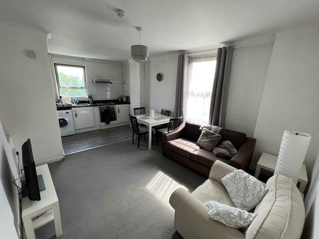 Fantastic Single Room - 3 Min Walk from ZoNE2 Tube Main Photo