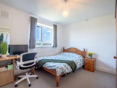  1*  Lovely Double Room(All Bills Included) Main Photo