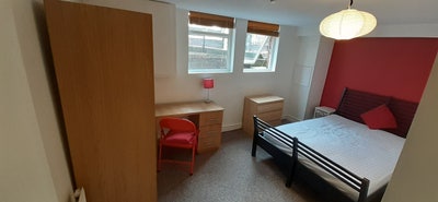 Double room in friendly shared house Main Photo