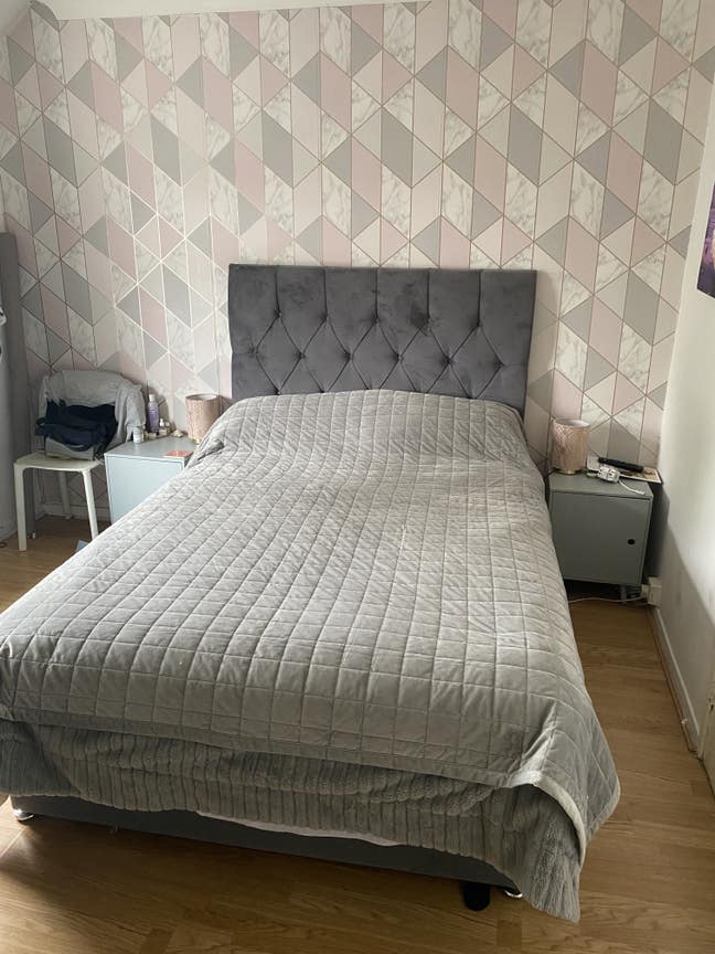 Room in family home  Main Photo