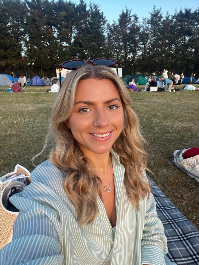 Professional Female Looking for Room Main Photo