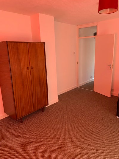 Fully Furnished, Extra Large Double Room Available Main Photo