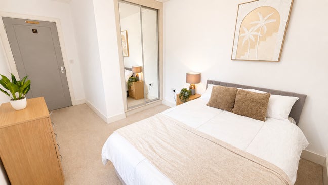✨ Furnished Double Room | E14 | Available Now Main Photo