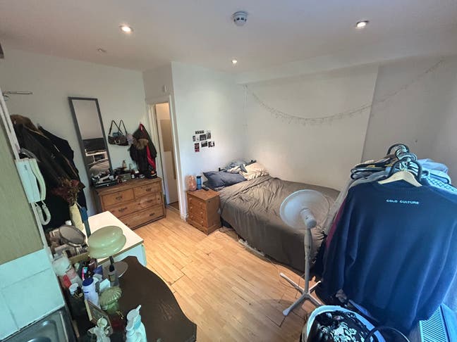 Studio Flat in West Kensington Main Photo