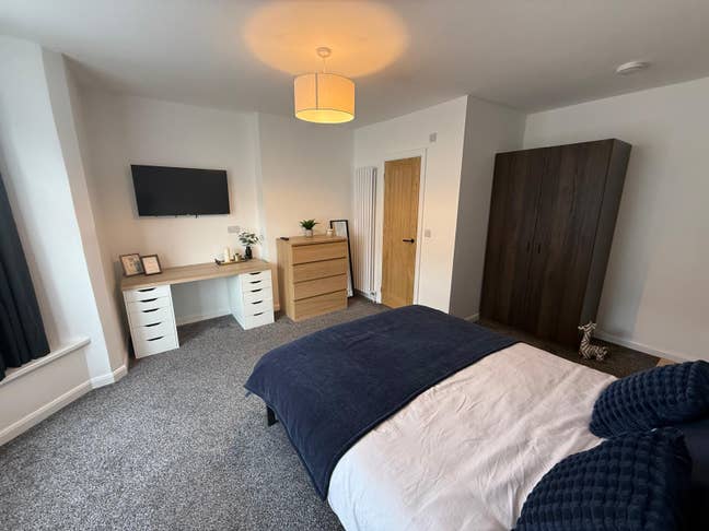 Large Ensuite Room **First Month 1/2 Price Rent!** Main Photo