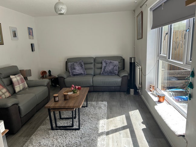 Small room available  Main Photo