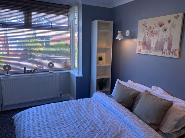 Great location newly redecorated throughout Main Photo