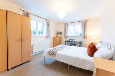 West Cambridge Location 🤎 Spacious Double Room Main Photo