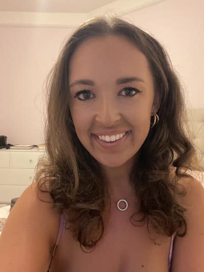 Professional female, searching for a double room Main Photo
