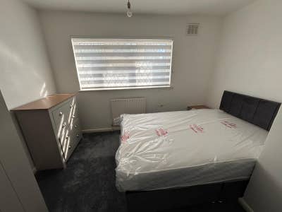 1 double bedroom & 1 King bedroom in Gravesend Main Photo