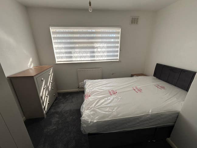 1 double bedroom & 1 King bedroom in Gravesend Main Photo