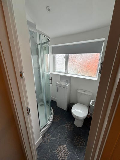 Own bathroom, all bills in, zero faff Main Photo