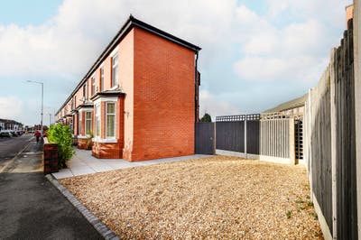 188 Stockport Road East , Bredbury, Main Photo