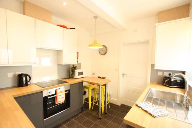Two Student Rooms in a five bed house Main Photo