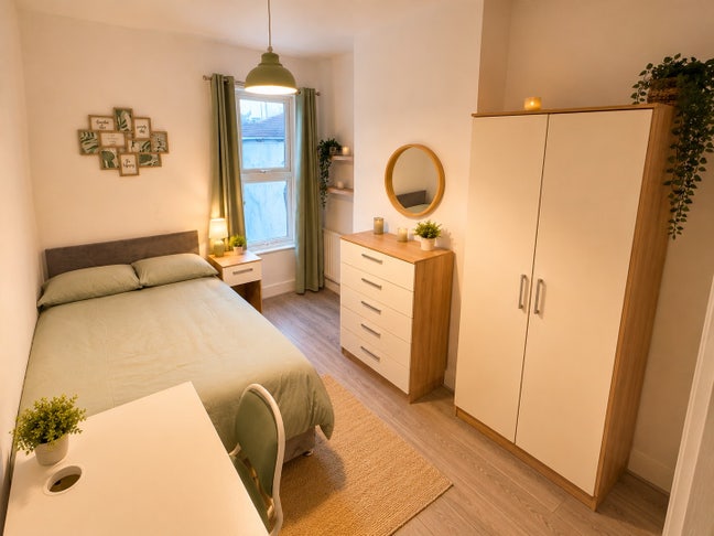 St leonards road - lovely location  Main Photo