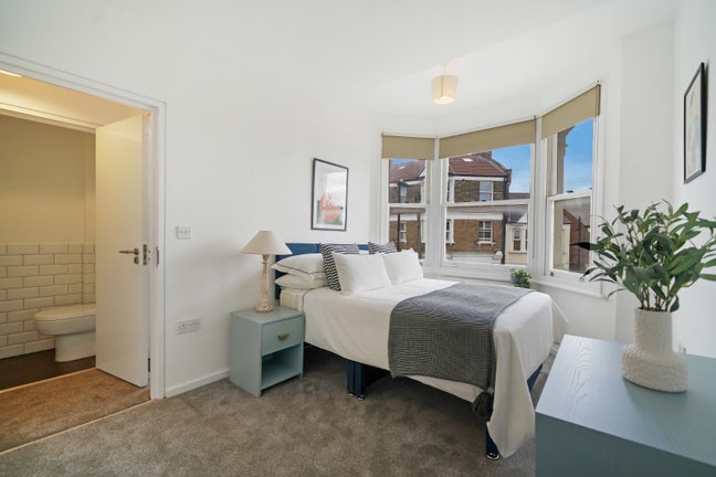 😍Refurbed Ensuite Double✨Roof Terrace🌿5min To🚆 Main Photo