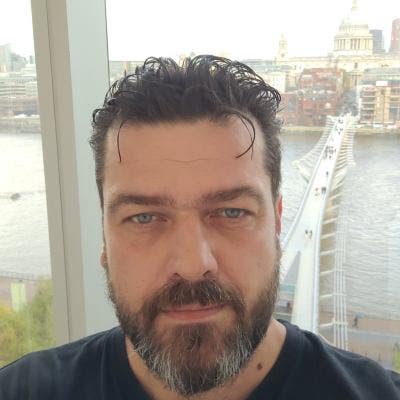 Professional Male seeks a studio or double room  Main Photo