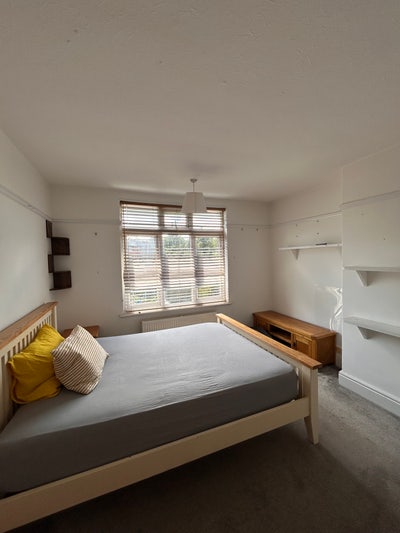 2 Double Rooms Available (Bills Included) Main Photo