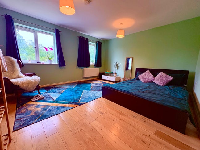  XL Extra Large room in modern house-ALL BILLS inc Main Photo