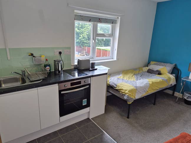 Studio flat near Rolls-Royce Derby bills included Main Photo