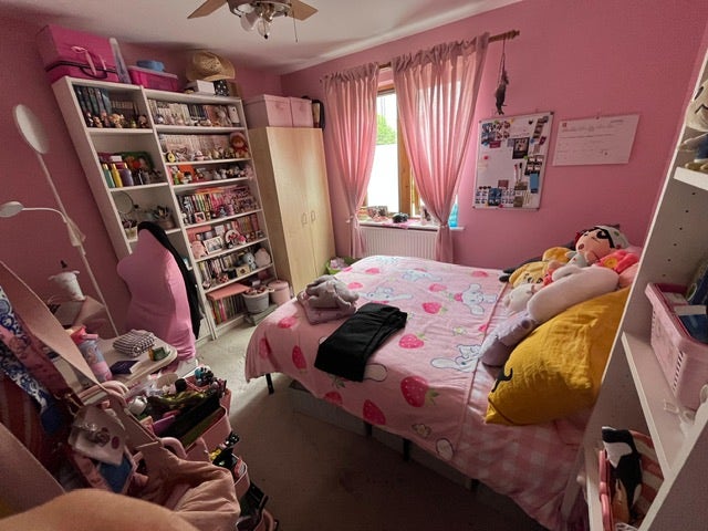 Room available to rent in three-bed flat Main Photo