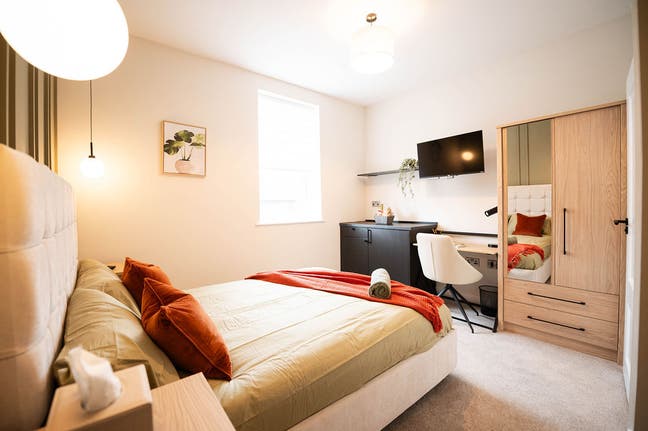 Stunning hotel style room with en-suite Main Photo