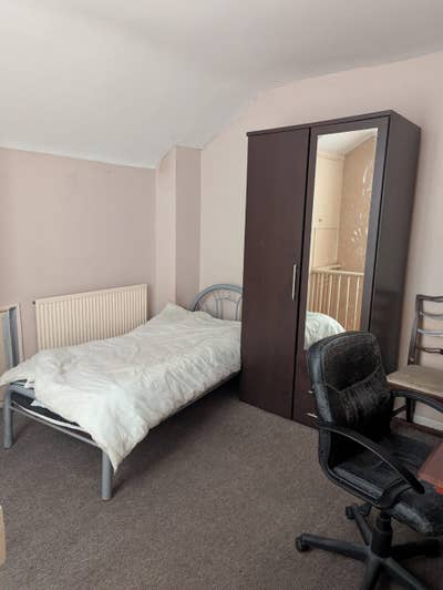Single room in beeston Main Photo