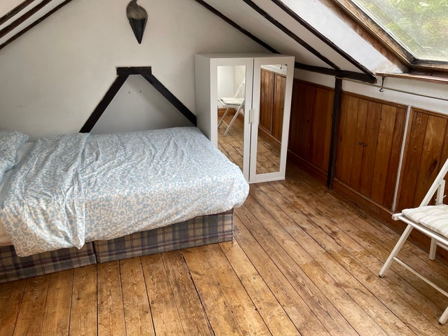 Large Double Room near Richmond Park & Kingston Va Main Photo