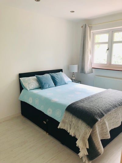 Double Bedroom in GU15 Main Photo