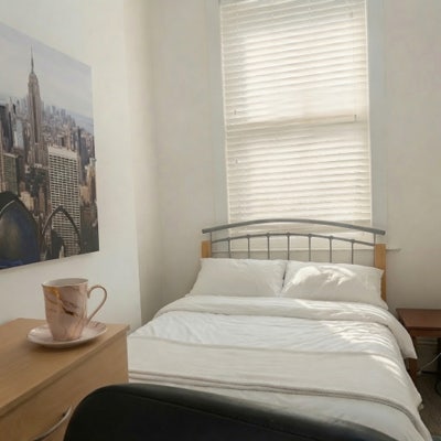 En-Suite Double Room – Plymouth City Centre Main Photo