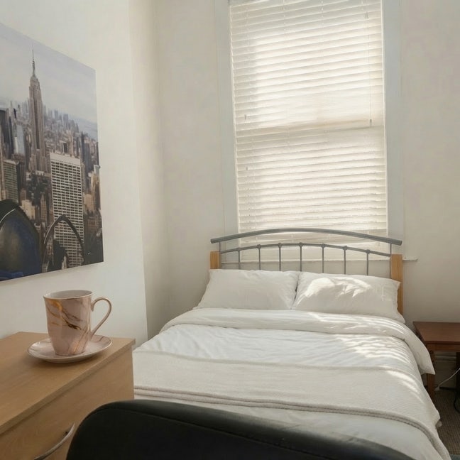 En-Suite Double Room – Plymouth City Centre Main Photo