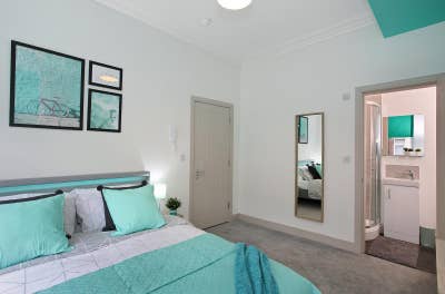 Professional Double En-Suite Room Main Photo