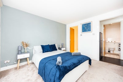 Canary Wharf O2 Thames View Apartment - To Share Main Photo