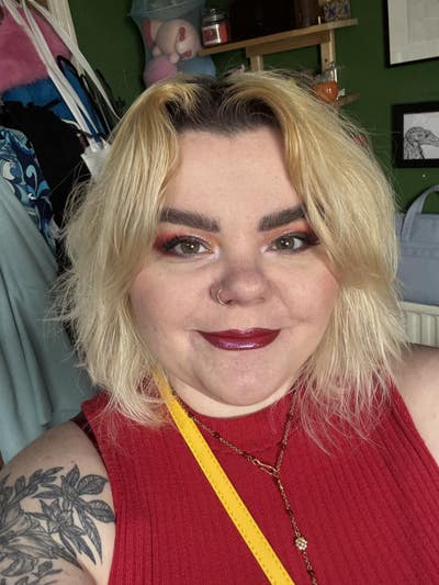 28 year old female seeking double room or buddy up Main Photo