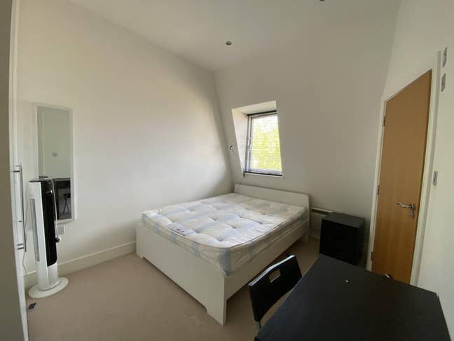 Stunning Location-Fully Furnished-Spacious/Bright Main Photo