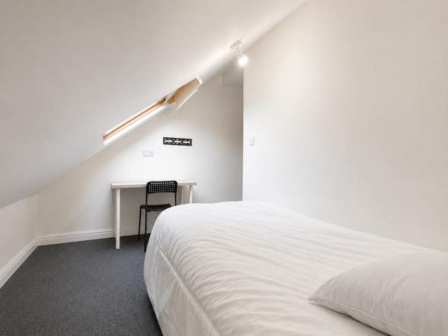 Affordable Double Room – Bills Included – B296JE Main Photo