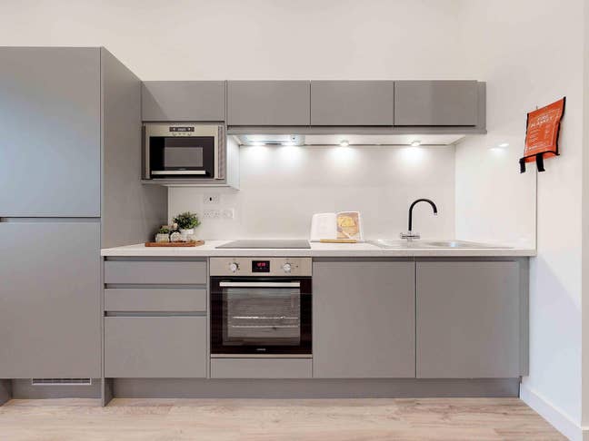 1 Bed Flat - Bills Included @ City Centre Main Photo