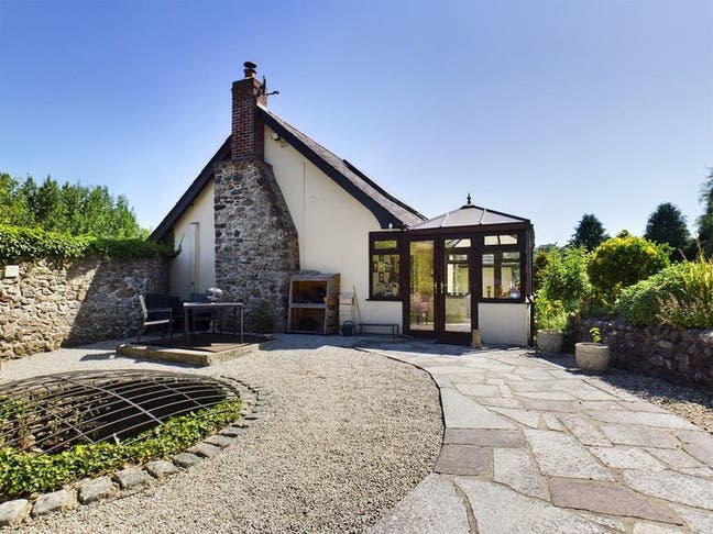 Double En-Suite Room available in detached house Main Photo