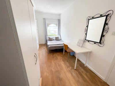 ✨ Cozy Room in a Prime Location 🏠 Main Photo