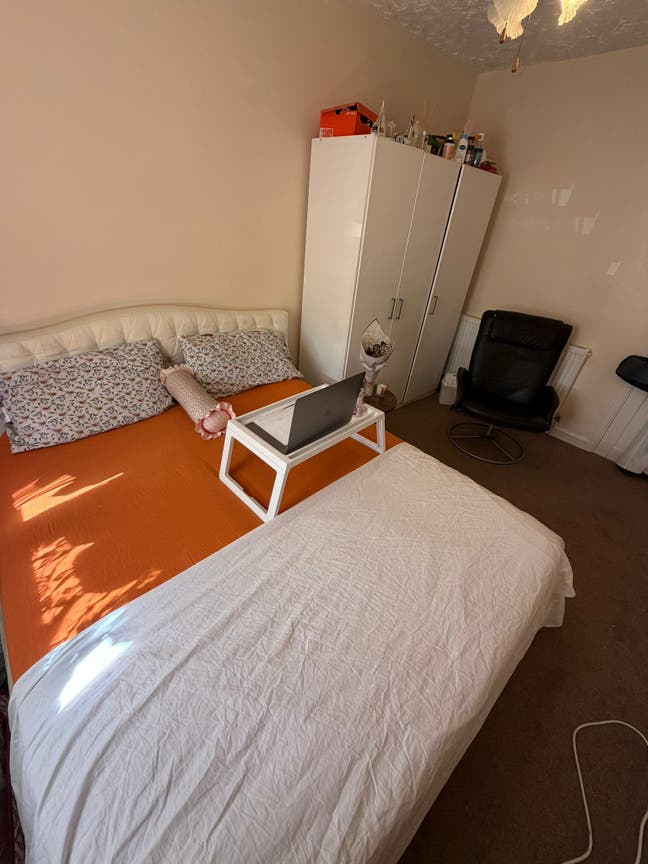 Nice, clean and quiet place.  Near Edmonton Green  Main Photo