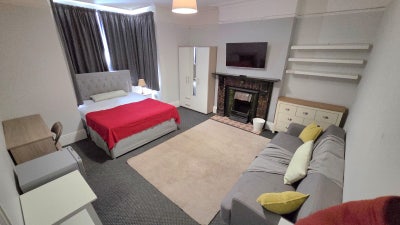 Room to rent in Guildford GU1 close to High Street Main Photo