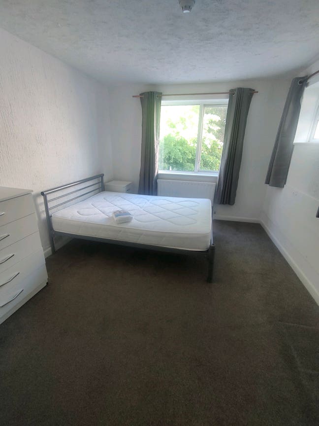 Large Ensuite Double & Single Rooms near Lansdowne Main Photo