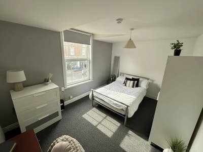 Room Available Now! Thomas Place, NG7! Main Photo