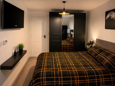Large Luxury En-Suite Double Room | Bills Included Main Photo